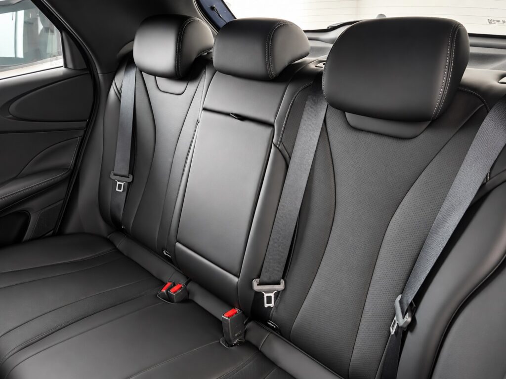 Banco traseiro do BYD Dolphin SE 2027