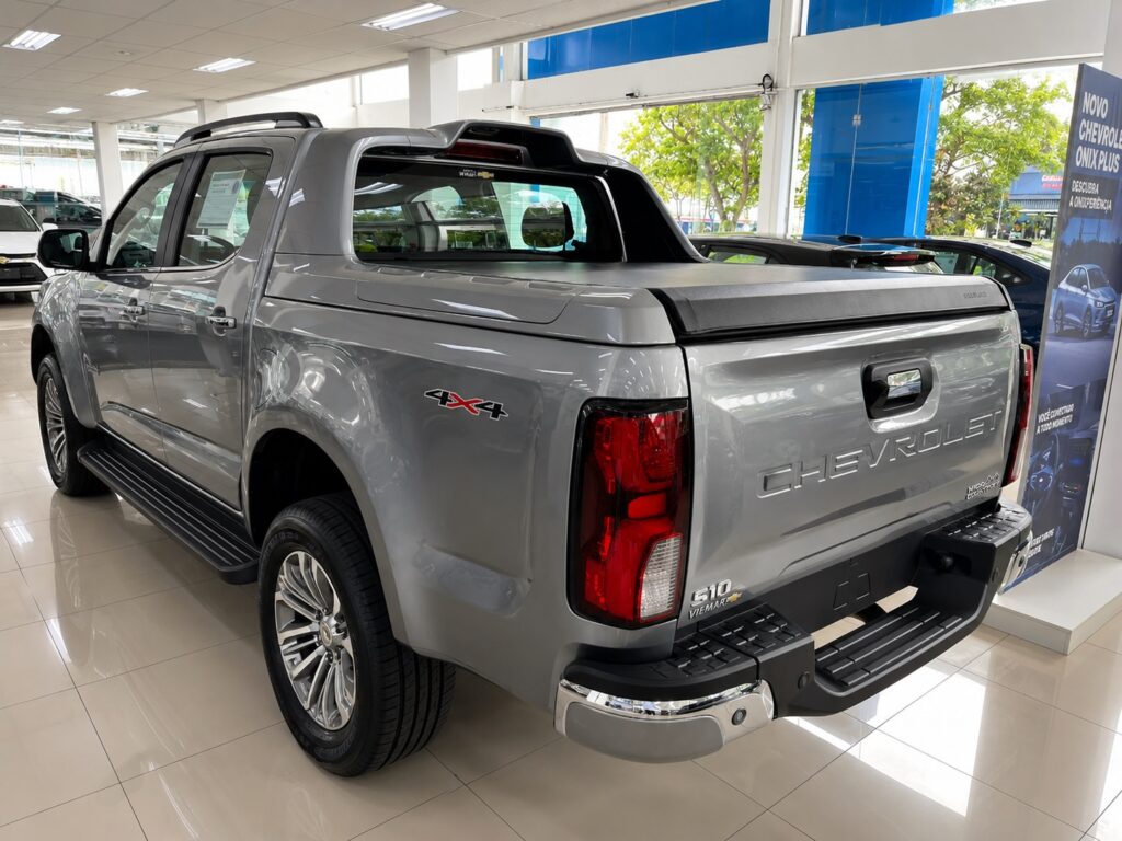 Traseira da Chevrolet S10 2027 com tração 4x4