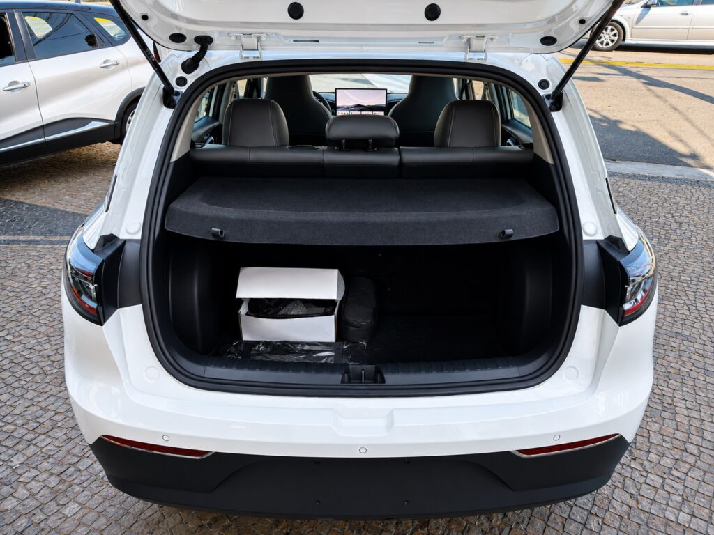 Porta-malas de 375 litros do Geely EX2 2026