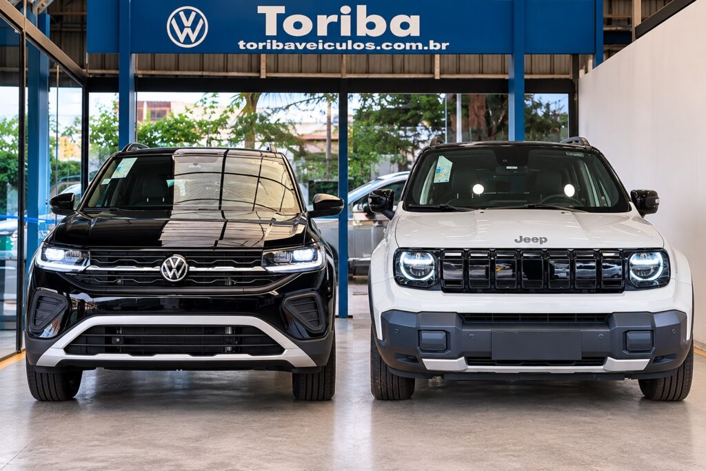 Volkswagen T-Cross Comfortline e Jeep Renegade Sahara vistos de frente