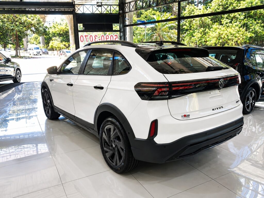 Traseira do Volkswagen Nivus 2027 branco