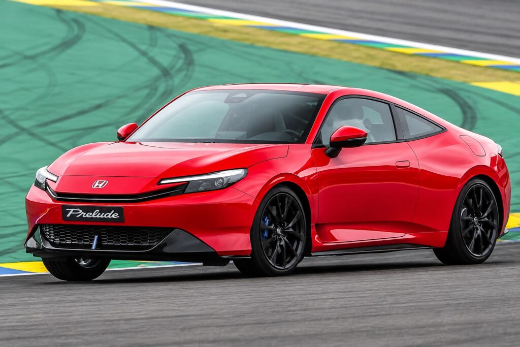 Honda Prelude 2026 vermelho em pista de corrida