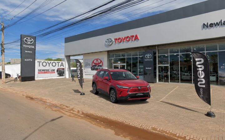 Toyota Corolla Cross vermelho na Newland Toyota de Picos