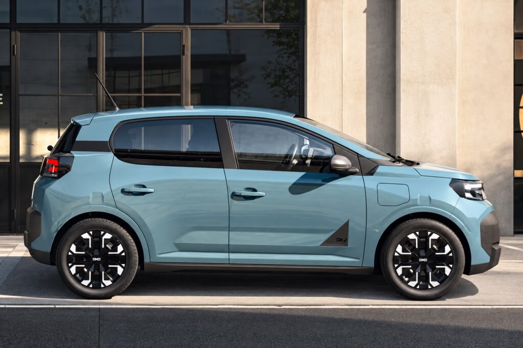 Novo Dacia Spring elétrico visto de perfil