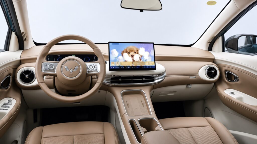 Interior do Wuling Bingo Pro com central multimídia