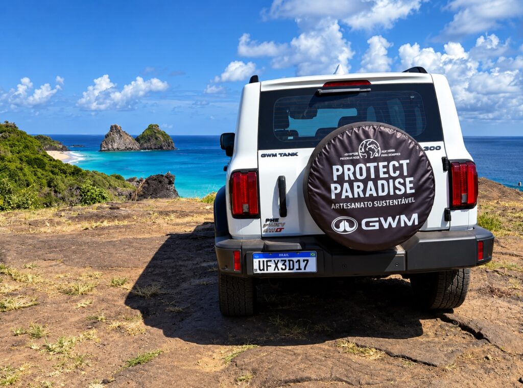 GWM Tank 300 do Protect Paradise visto de traseira em Fernando de Noronha
