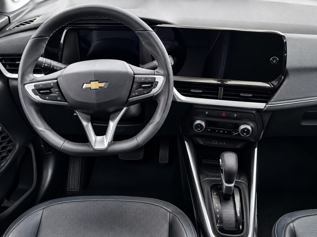 Interior da Chevrolet Montana Premier 2027 com câmbio automático