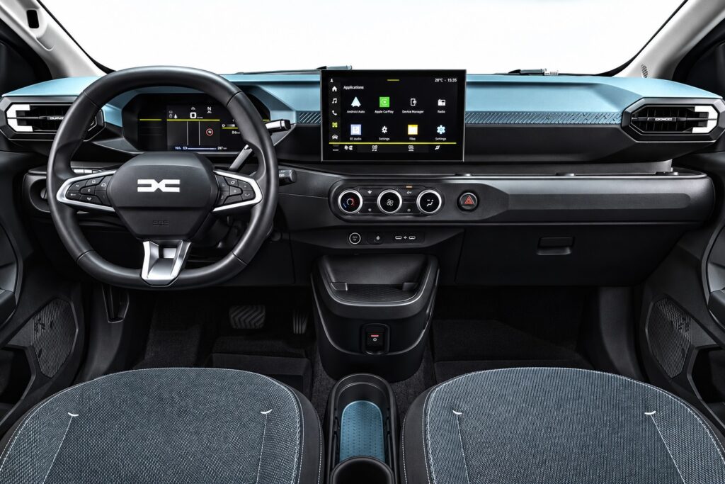 Interior do novo Dacia Spring com painel digital e central multimídia