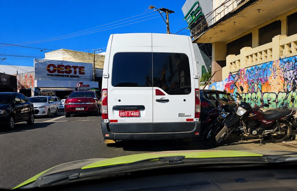Celular, cinto e estacionamento: agente aponta erros comuns dos motoristas