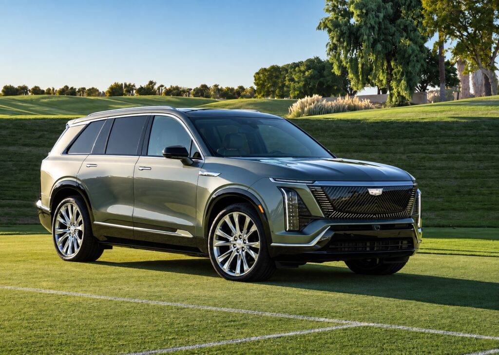 Cadillac Vistiq elétrico visto de frente e de lado