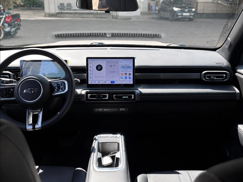 Painel e interior do Chevrolet Spark EUV elétrico